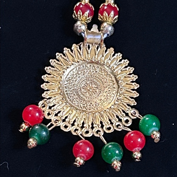 Indian Gold Tone, Green and Red Necklace! - Picture 16 of 17